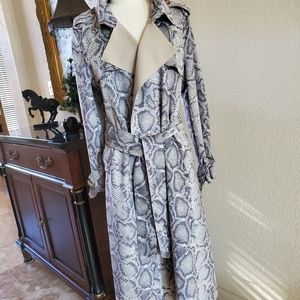 Light Grey Animal Print Coat!!❤️💛💚